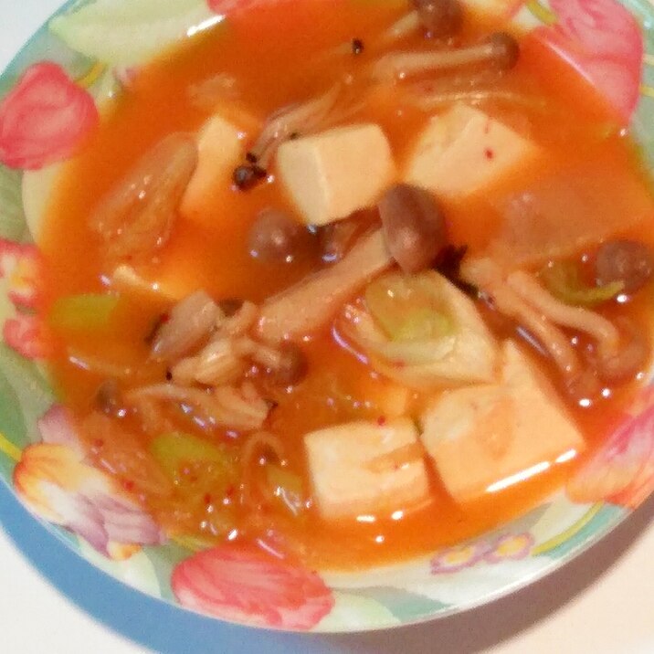 キムチと豆腐としめじのスープ